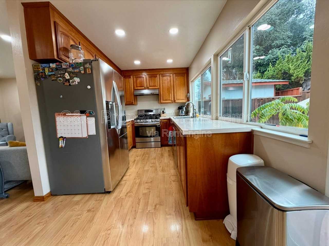 1411 Hillsdale Ave - Photo 7 of 11