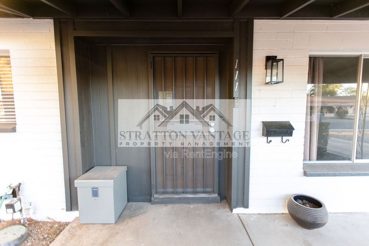 111 E Manhatton Dr - Photo 6 of 39