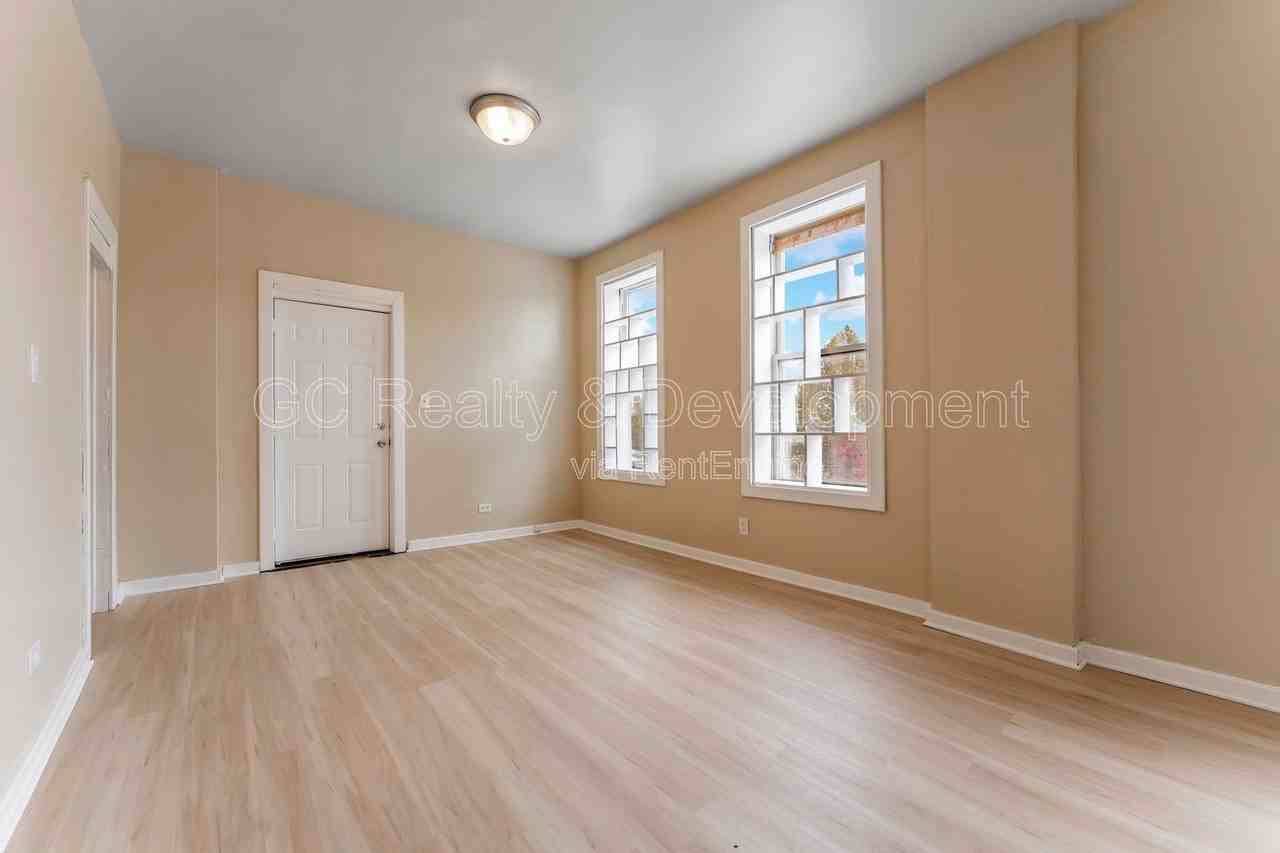 3328 W Chicago Ave #2R - Photo 4 of 15