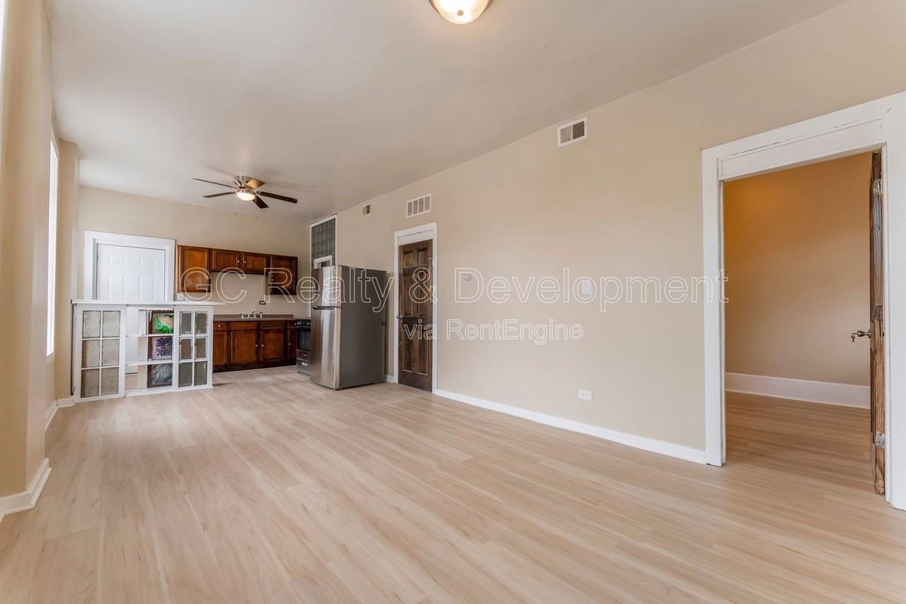 3328 W Chicago Ave #2R - Photo 6 of 15