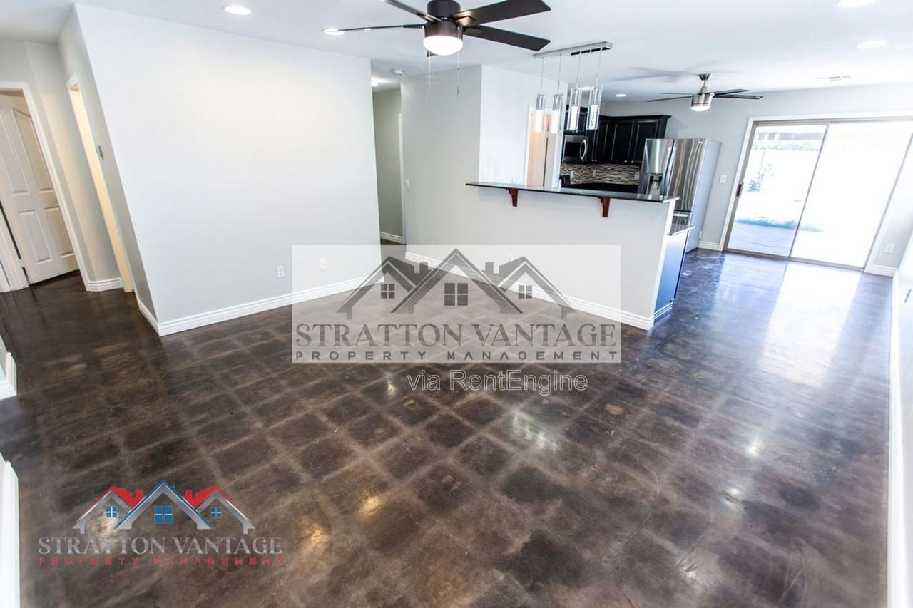 4821 N 92nd Ln - Photo 6 of 39