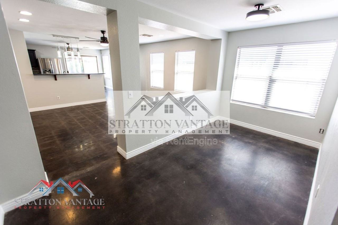 4821 N 92nd Ln - Photo 7 of 39