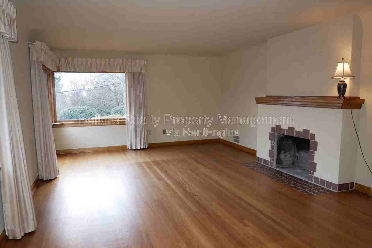 1403 2nd Ave N - Photo 2 of 27