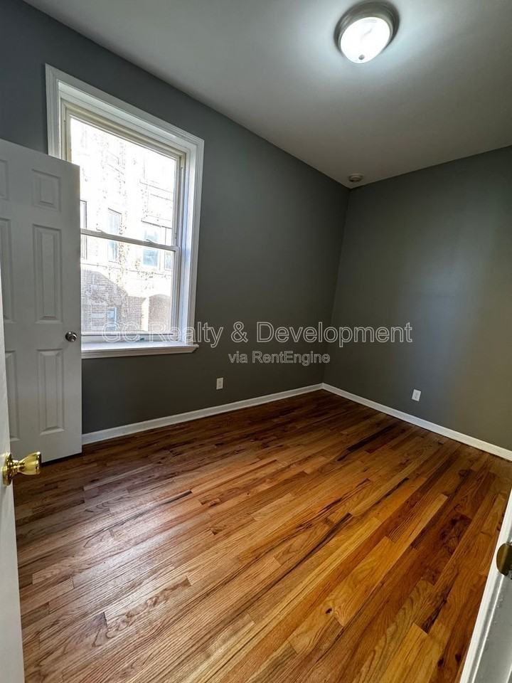 11347 S King Dr #1 - Photo 7 of 17