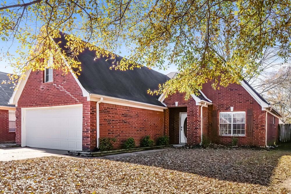 8445 Clubview Dr - Photo 4 of 17