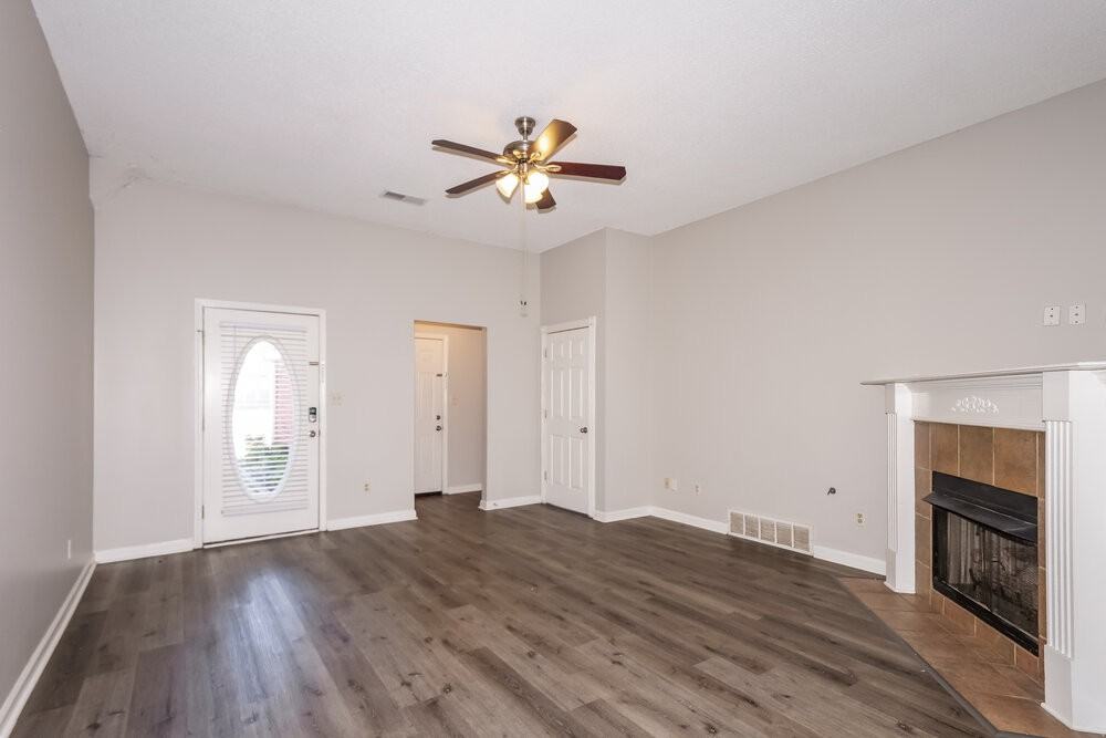 8445 Clubview Dr - Photo 6 of 17