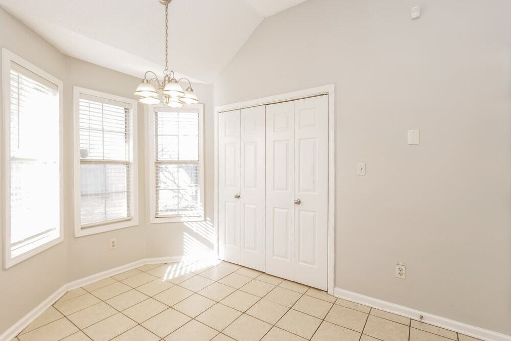 8445 Clubview Dr - Photo 7 of 17