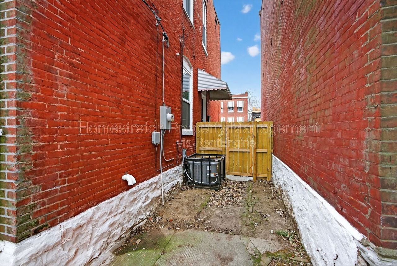 3833 Oregon Ave - Photo 4 of 30