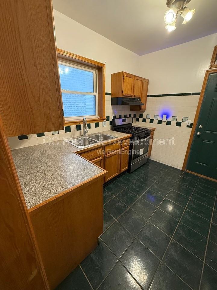 6124 S Whipple St #1 - Photo 4 of 11