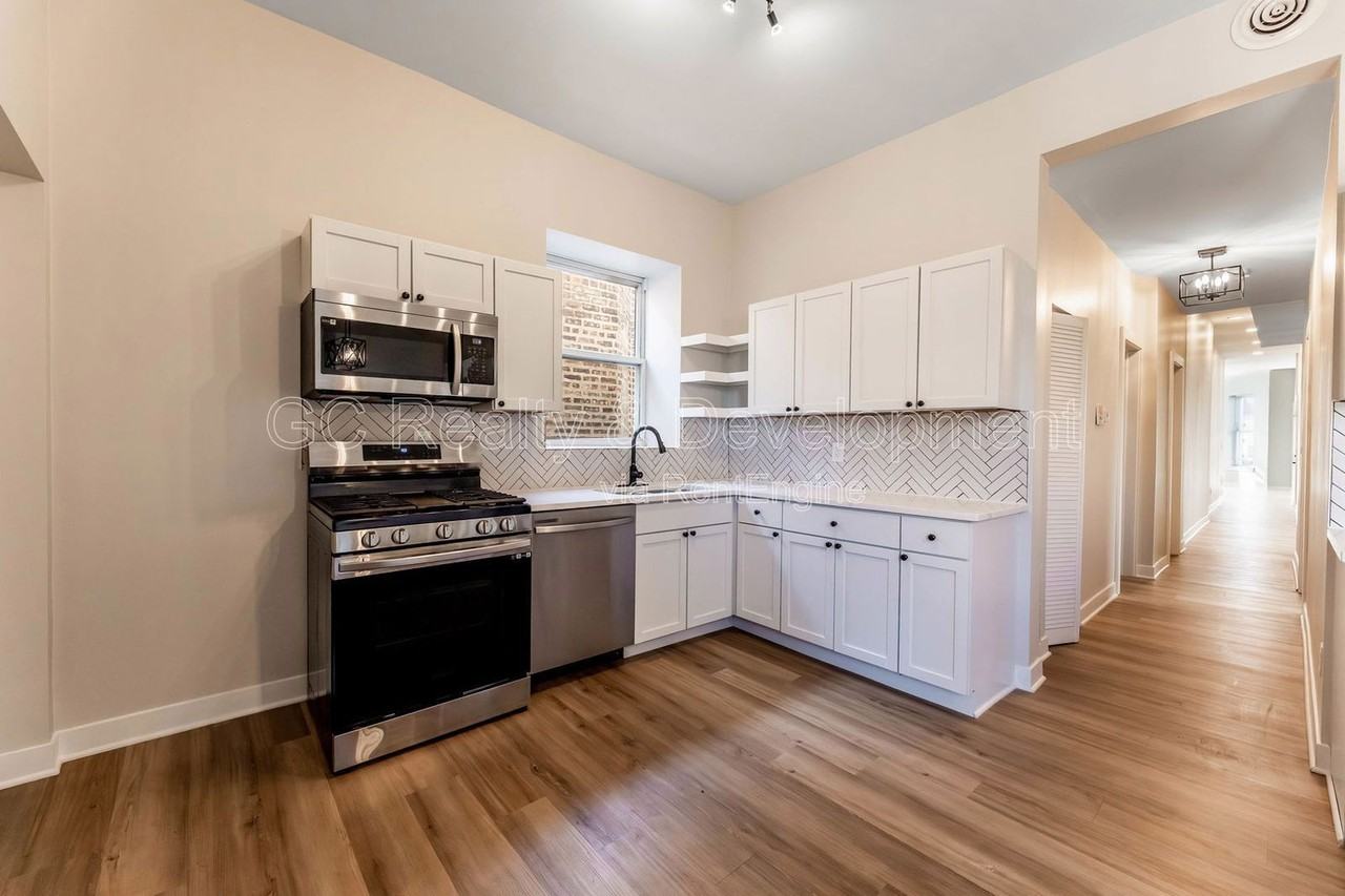 4241 S Calumet Ave #3 - Photo 4 of 22