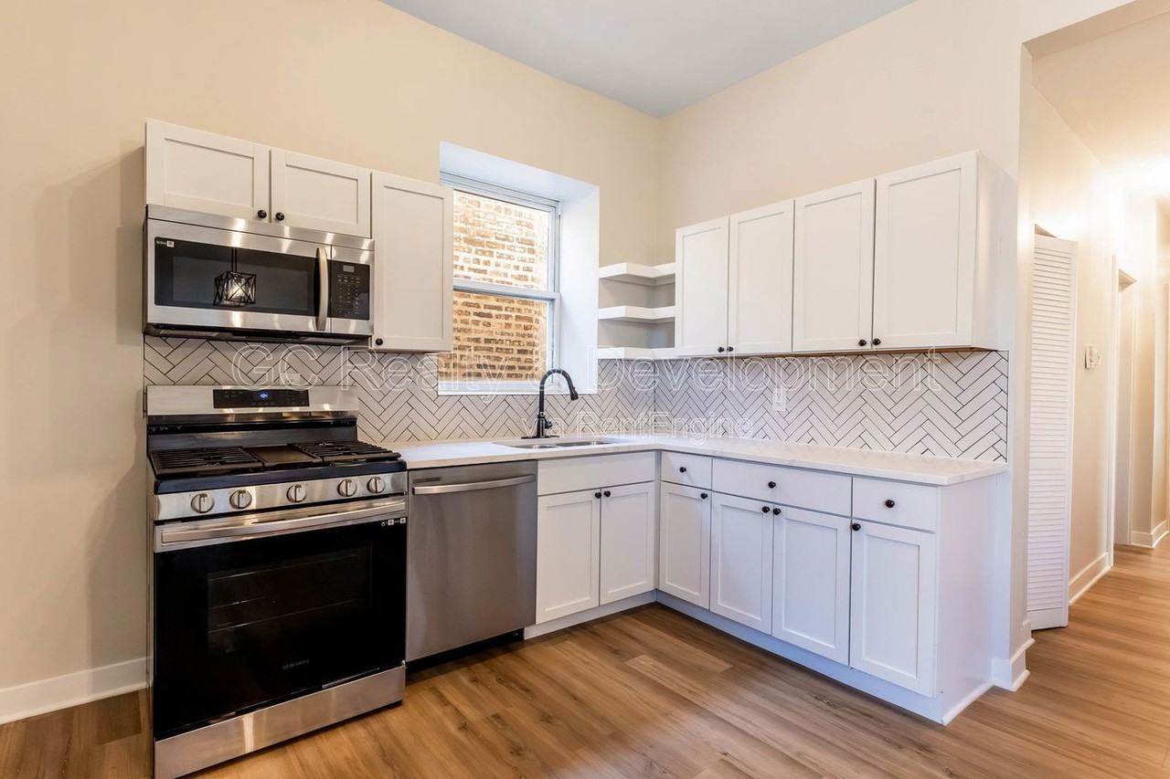 4241 S Calumet Ave #3 - Photo 6 of 22