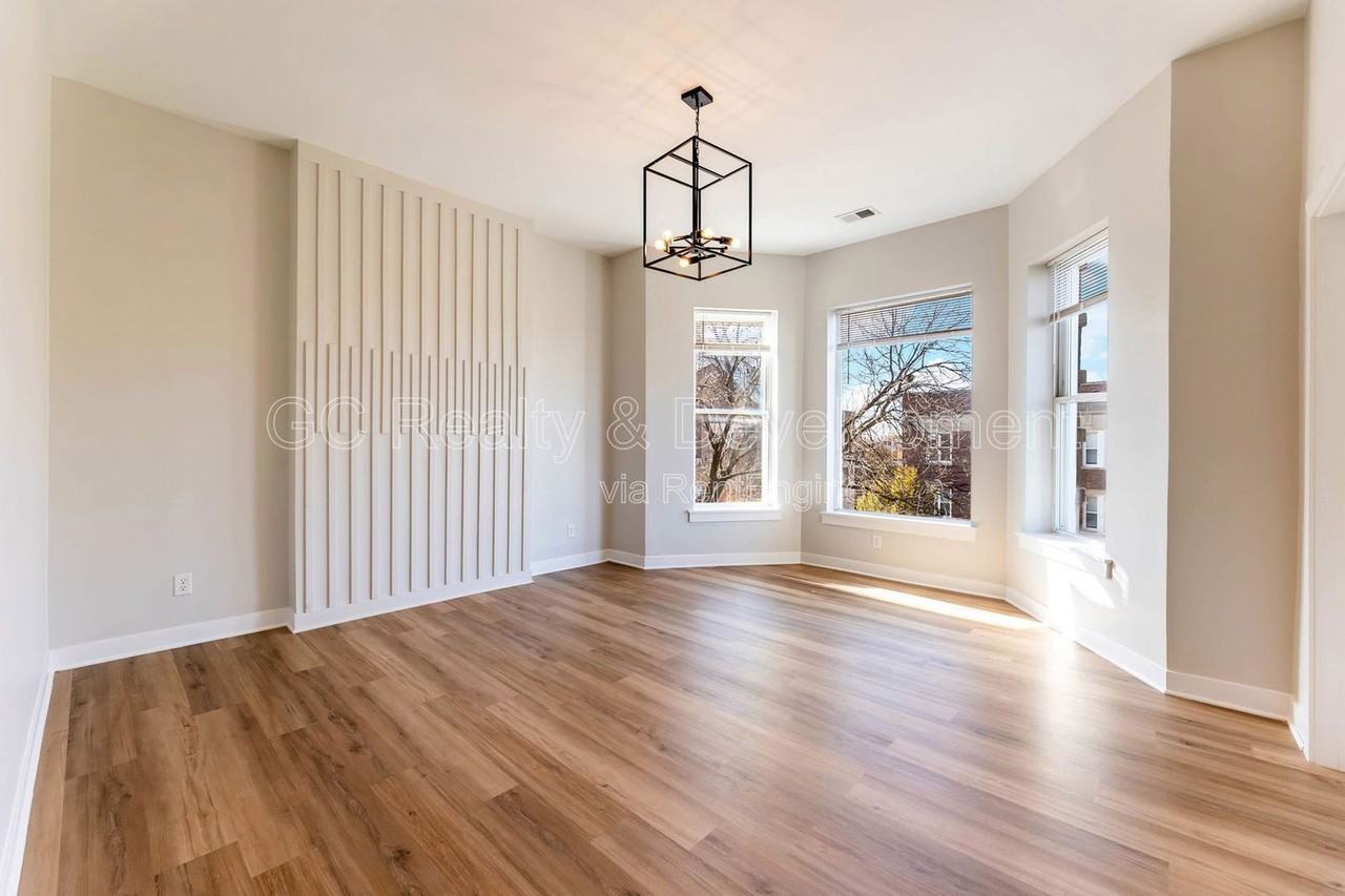 4241 S Calumet Ave #3 - Photo 7 of 22