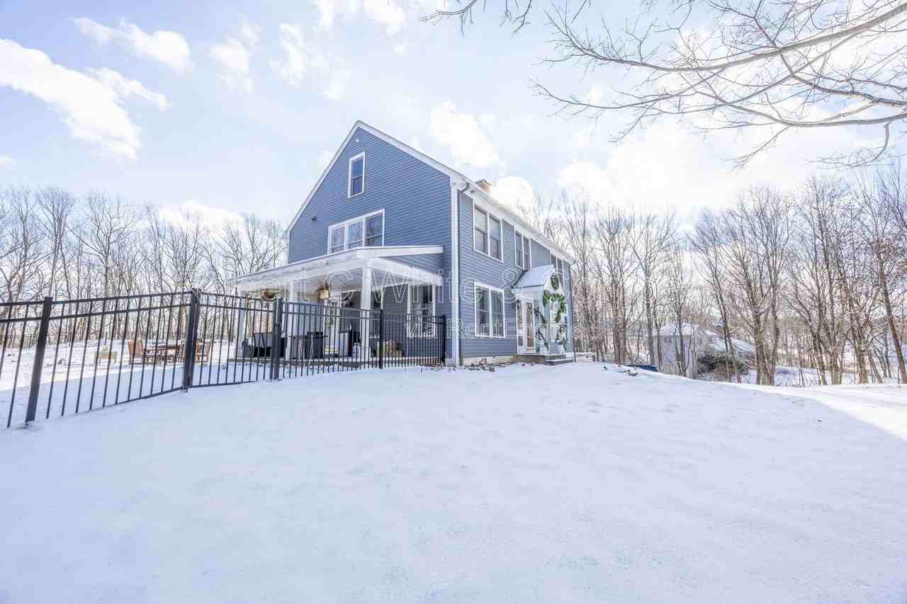 27 Saw Mill Rd - Photo 4 of 30