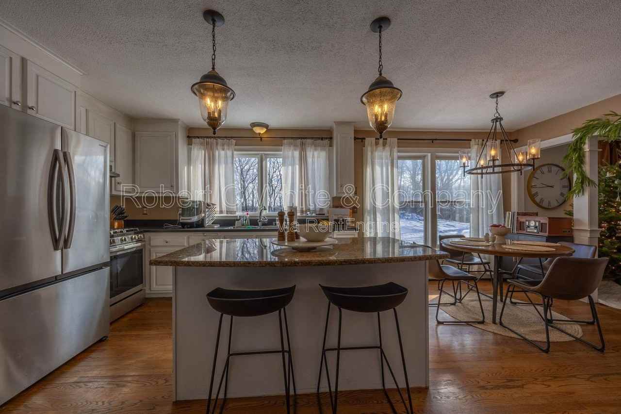 27 Saw Mill Rd - Photo 5 of 30