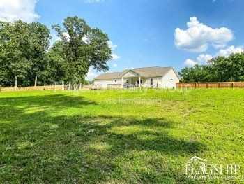 105 Holden Ct - Photo 2 of 5