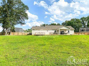 105 Holden Ct - Photo 3 of 5