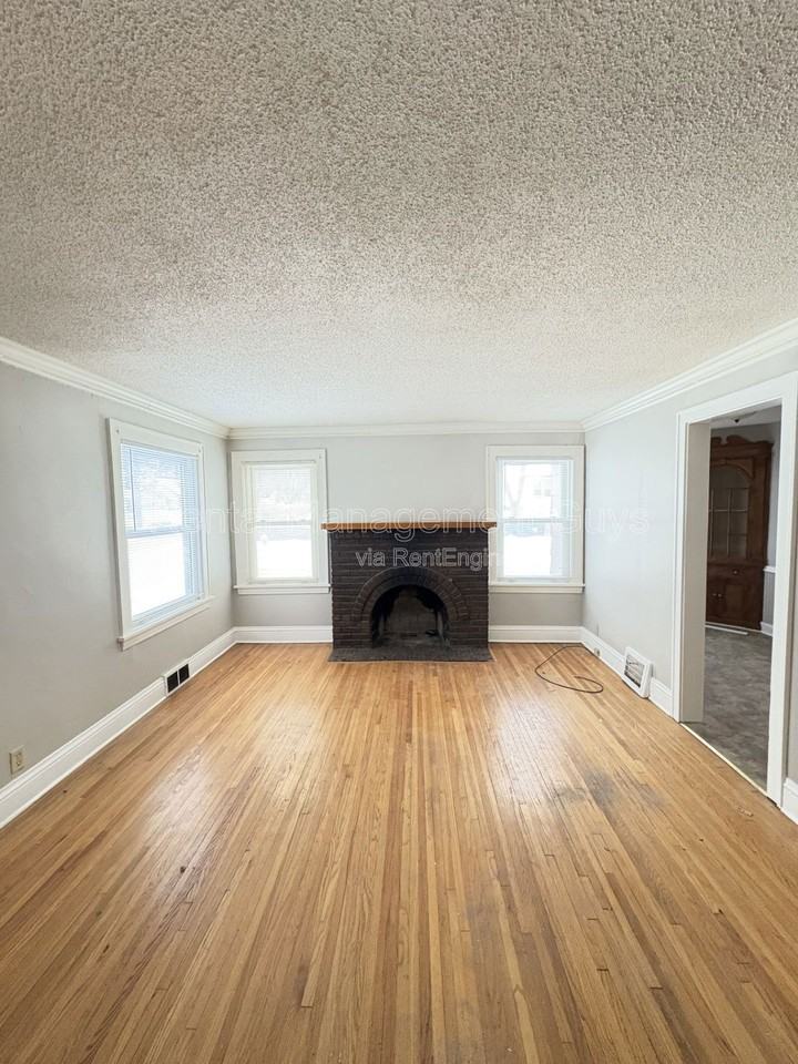 3546 Vincent Ave N - Photo 2 of 8