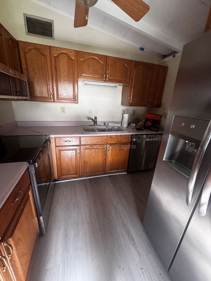 627 Warner St - Photo 7 of 18