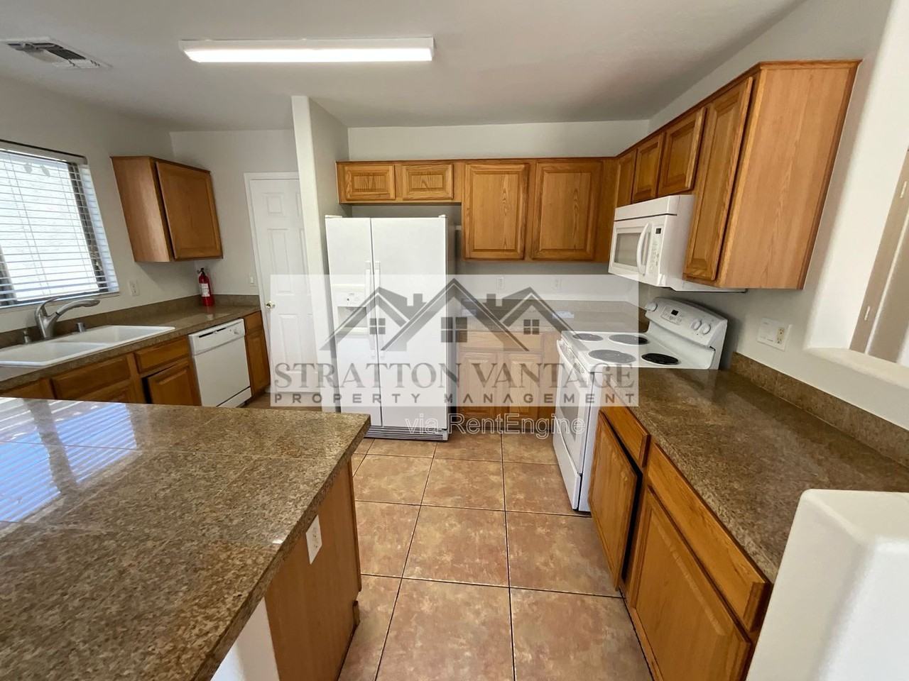 12450 W Redfield Rd - Photo 7 of 17