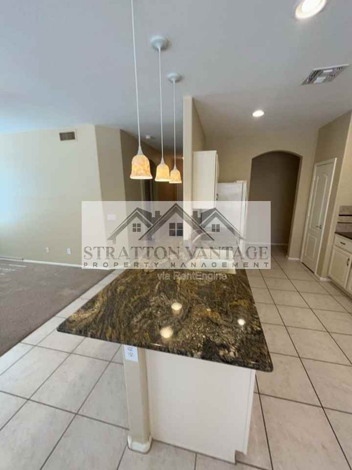 6983 S Oxford Ln - Photo 3 of 7