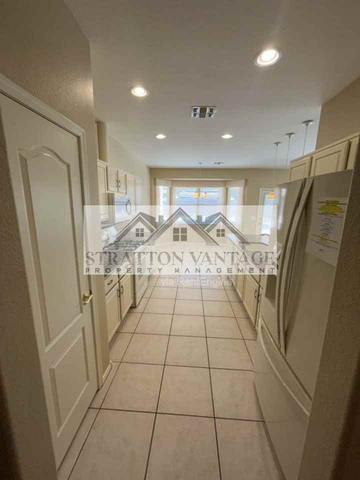 6983 S Oxford Ln - Photo 4 of 7