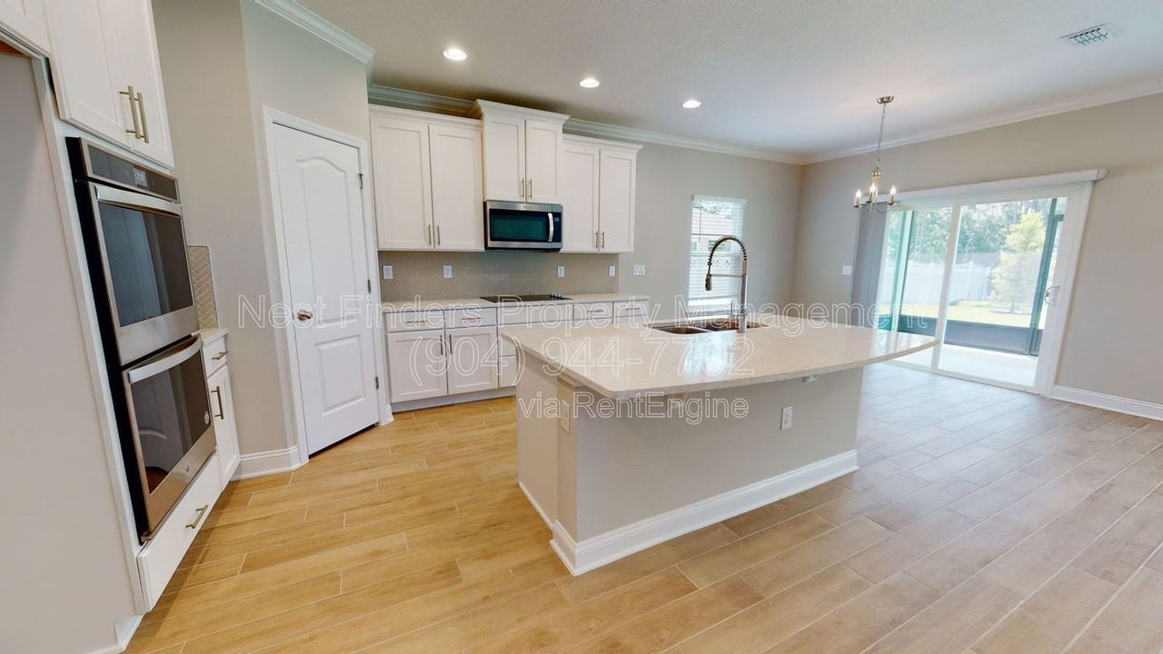 1025 Wilmot Pl - Photo 5 of 38