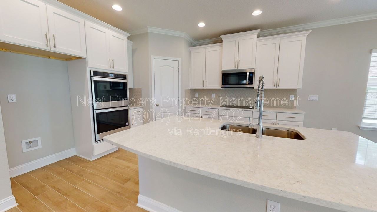 1025 Wilmot Pl - Photo 6 of 38