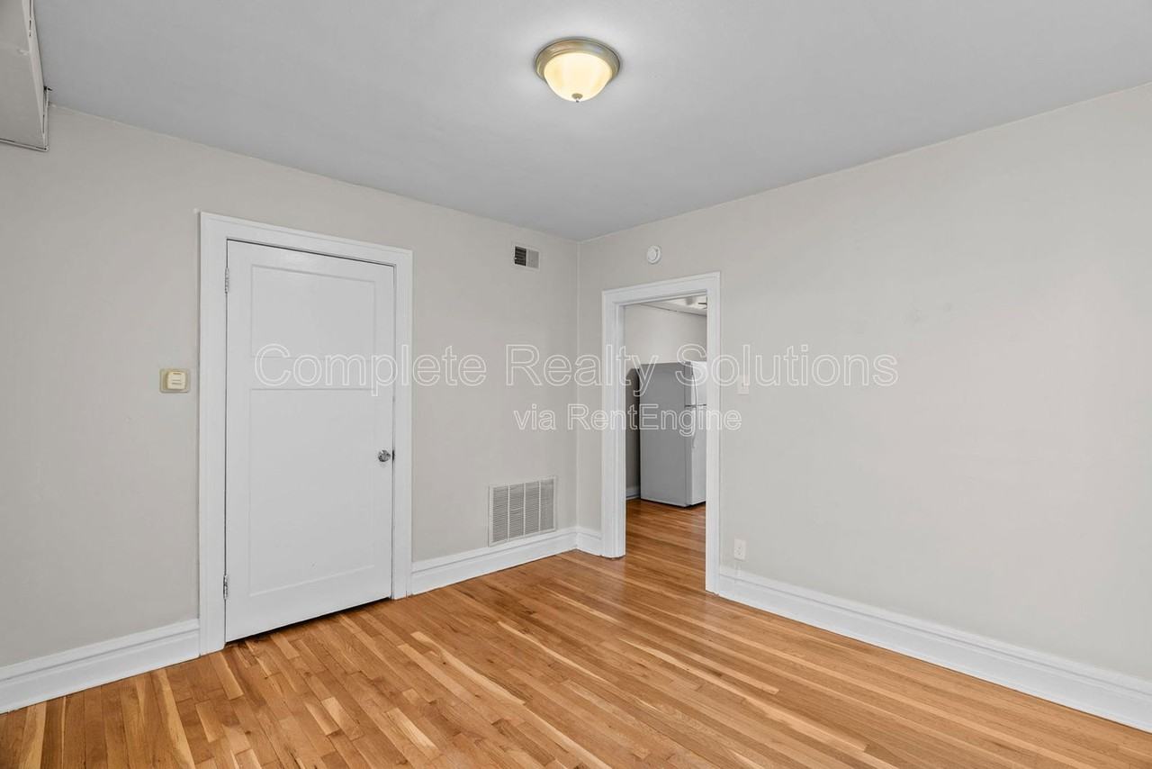 4175 Mcree Ave #2E - Photo 7 of 25