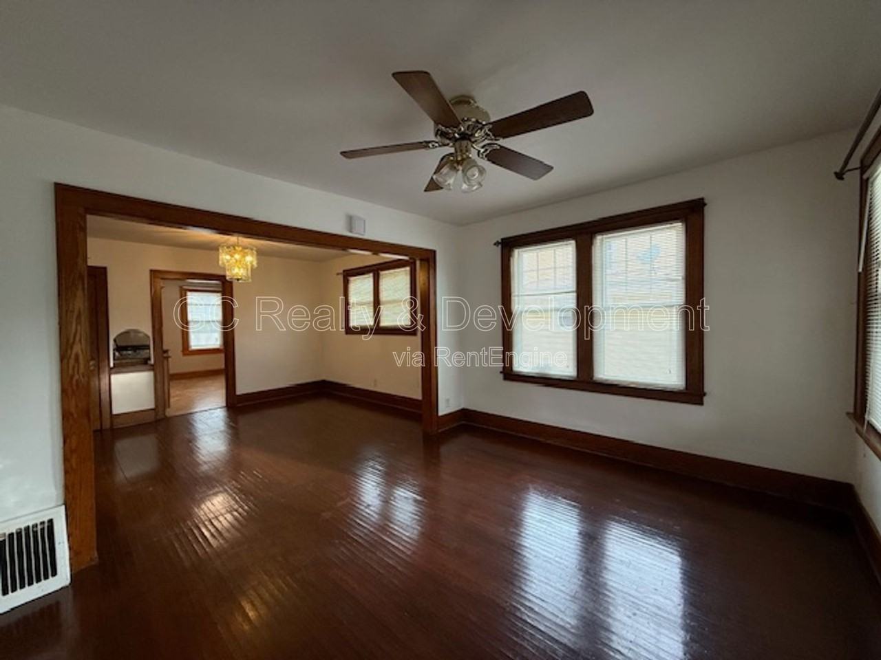 454 Moseley St - Photo 2 of 16