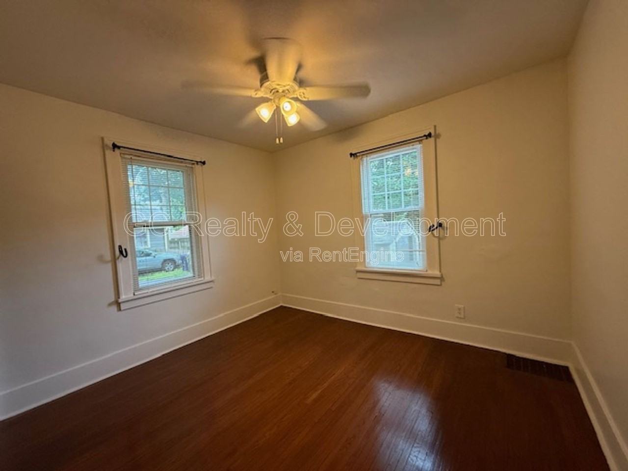 454 Moseley St - Photo 7 of 16