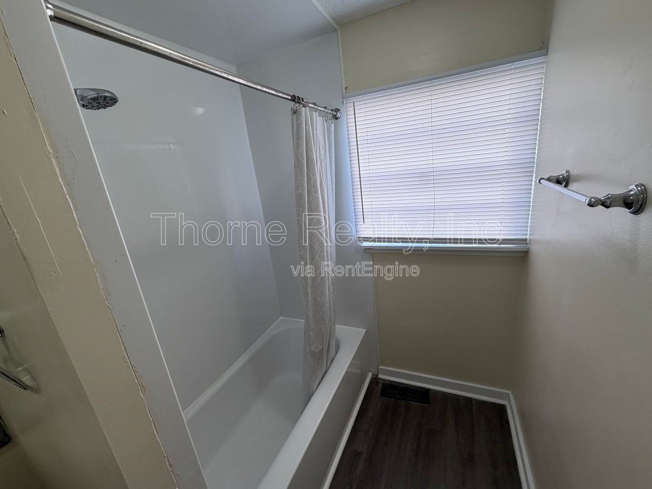 716 S Washington St - Photo 4 of 16