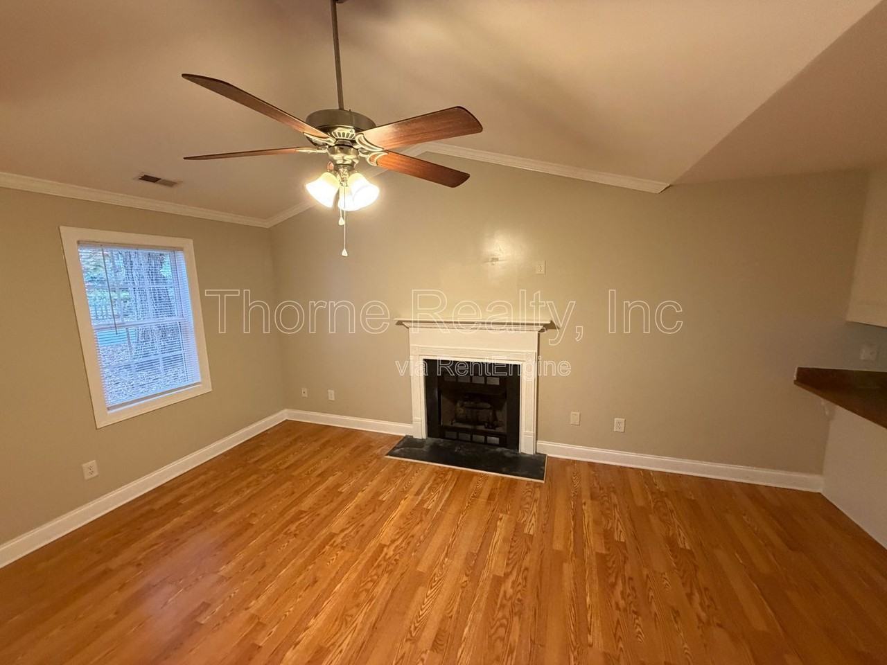 113 Charlotte St - Photo 3 of 15