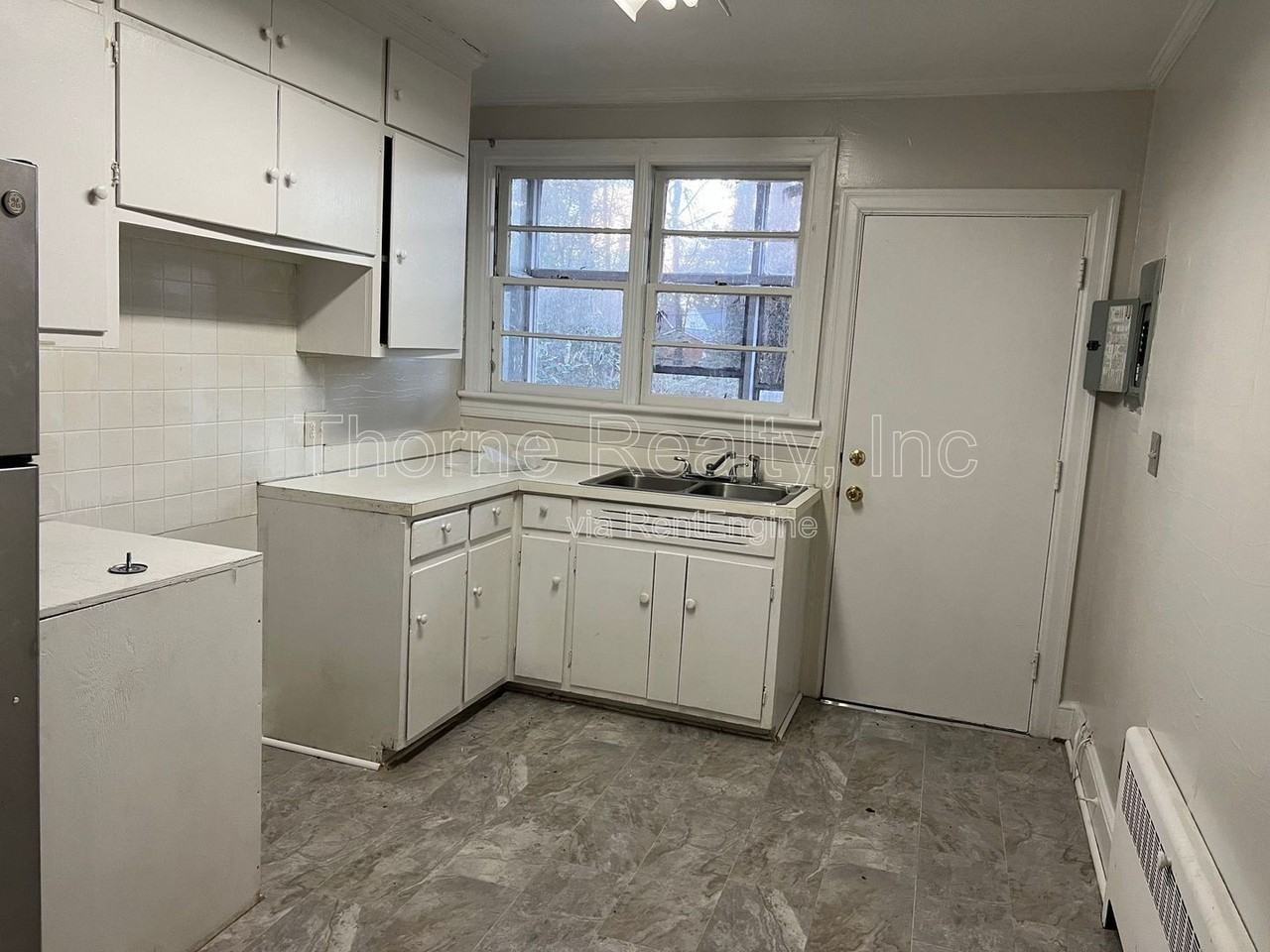 422 N Mercer St - Photo 2 of 8