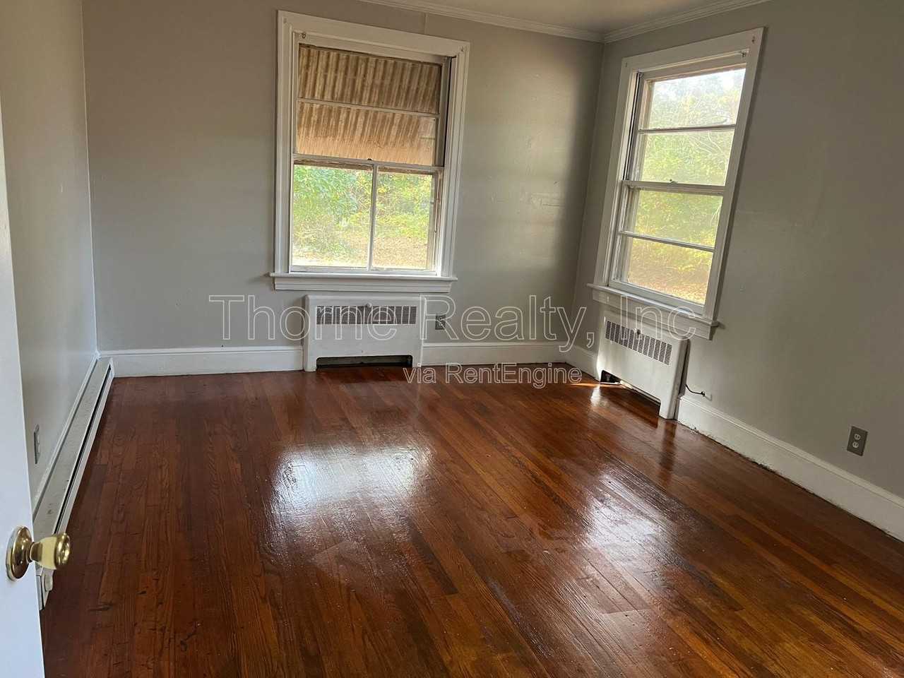 422 N Mercer St - Photo 7 of 8