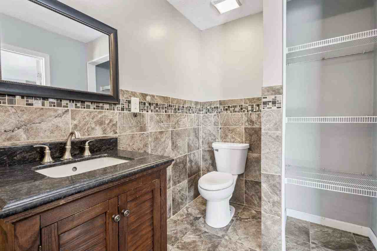 60 Vicksburg Ln - Photo 6 of 16