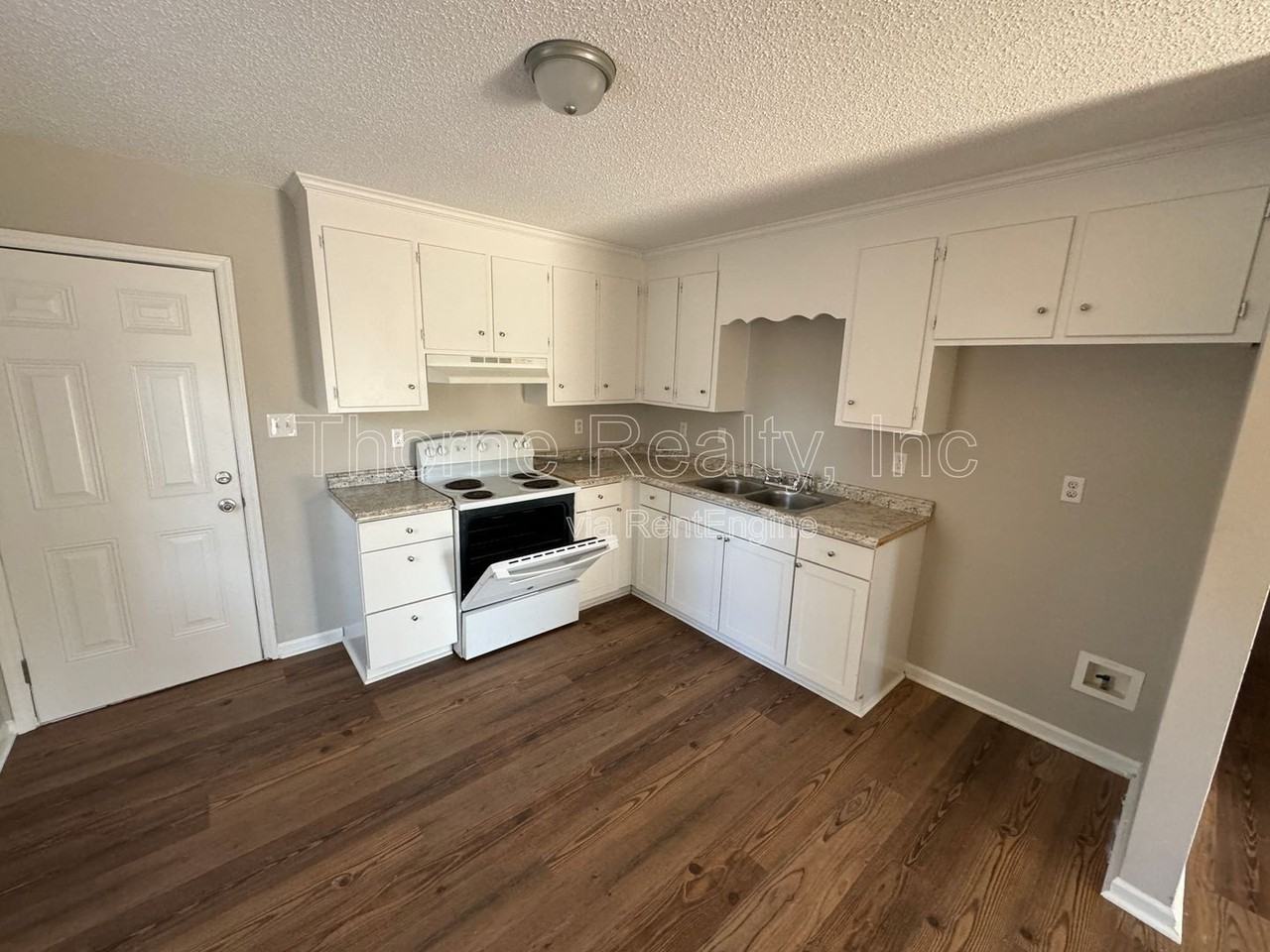 1552 Fountain St - Photo 3 of 11