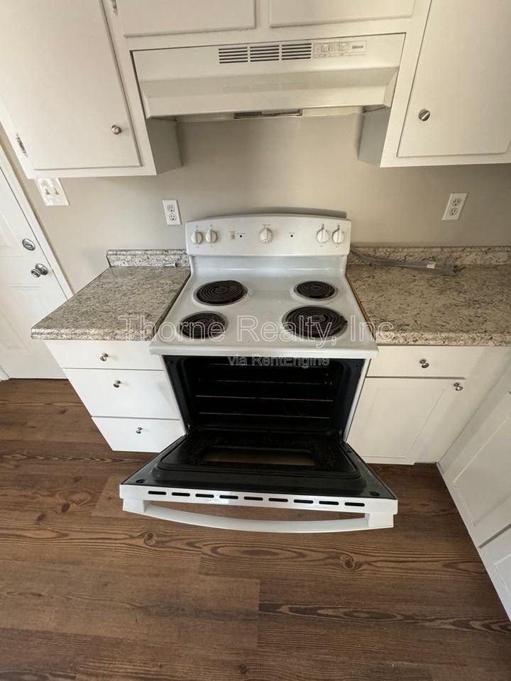 1552 Fountain St - Photo 4 of 11