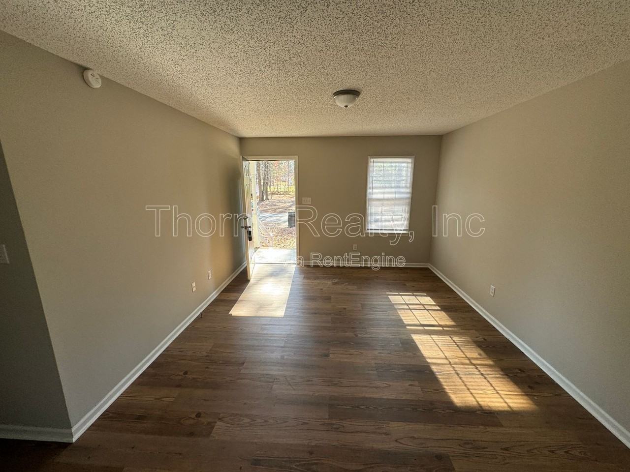 1552 Fountain St - Photo 5 of 11