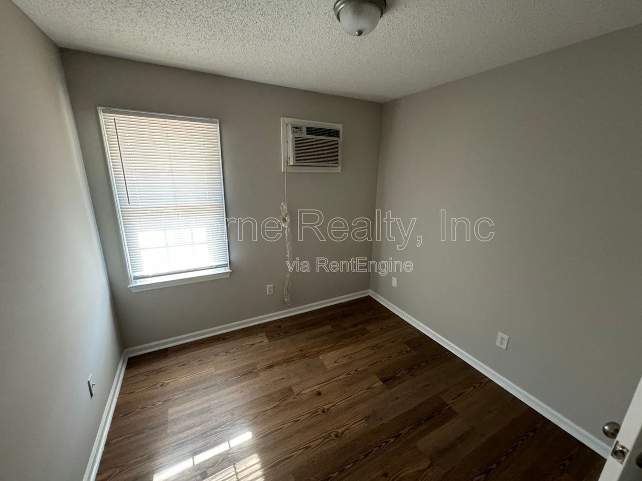 1552 Fountain St - Photo 7 of 11