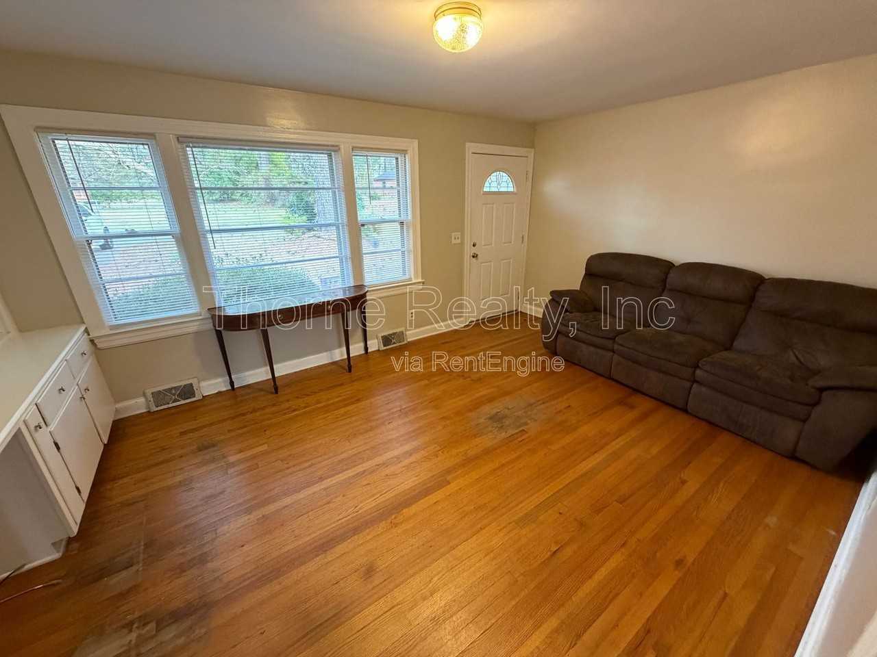 208 Ridgewood Dr - Photo 7 of 15