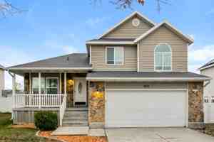 featured image of 1831 W Quarter Horse Ave