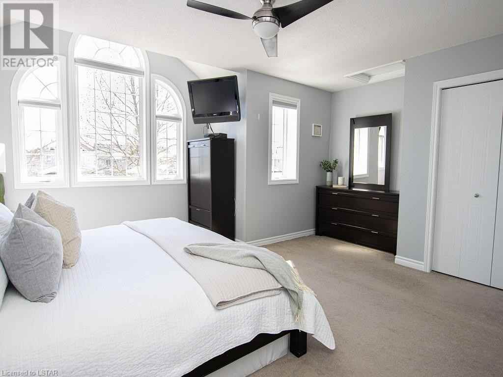 1555 Beaverbrook Avenue - Photo 3 of 13