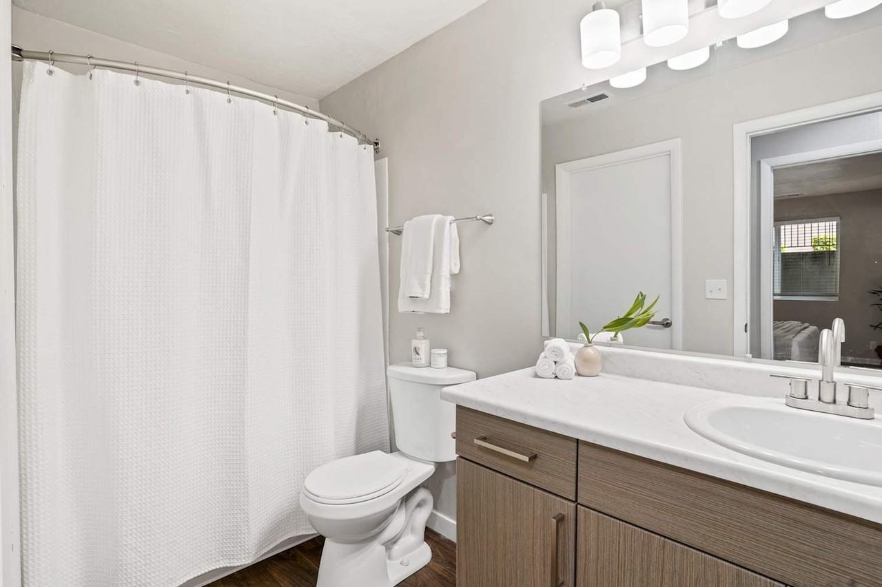 1205 N Redwood Rd - Photo 6 of 9