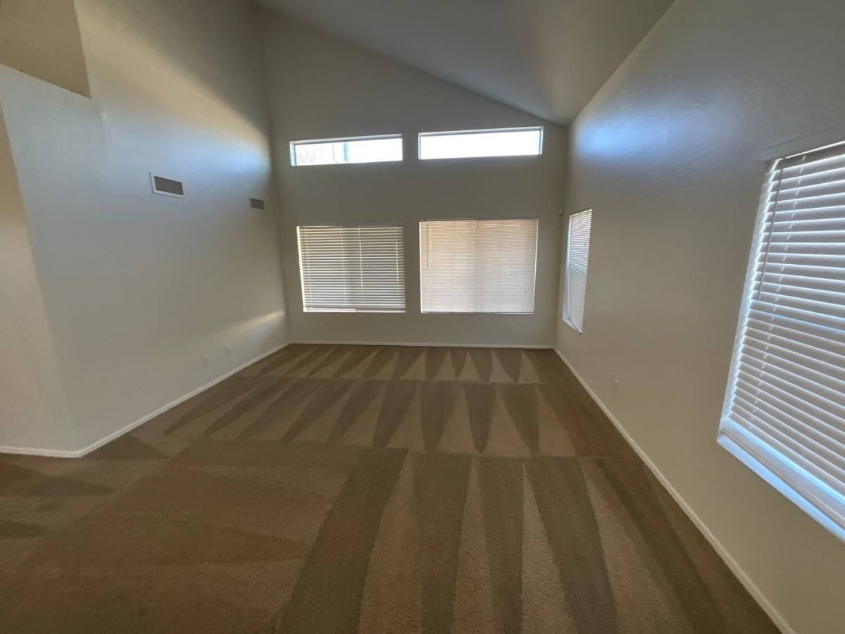 15582 W Rio Vista Ln - Photo 3 of 10