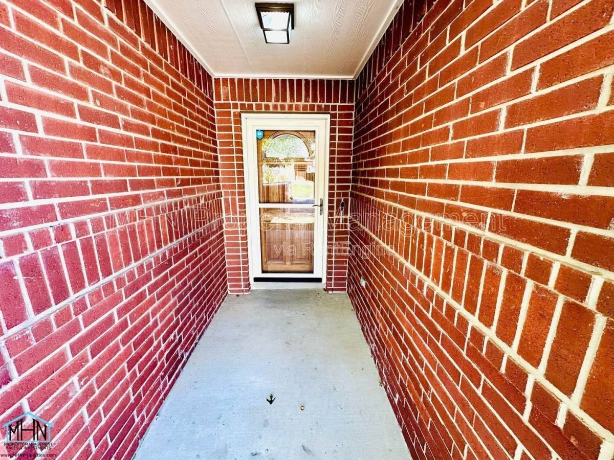 5619 Cross Pond - Photo 2 of 10