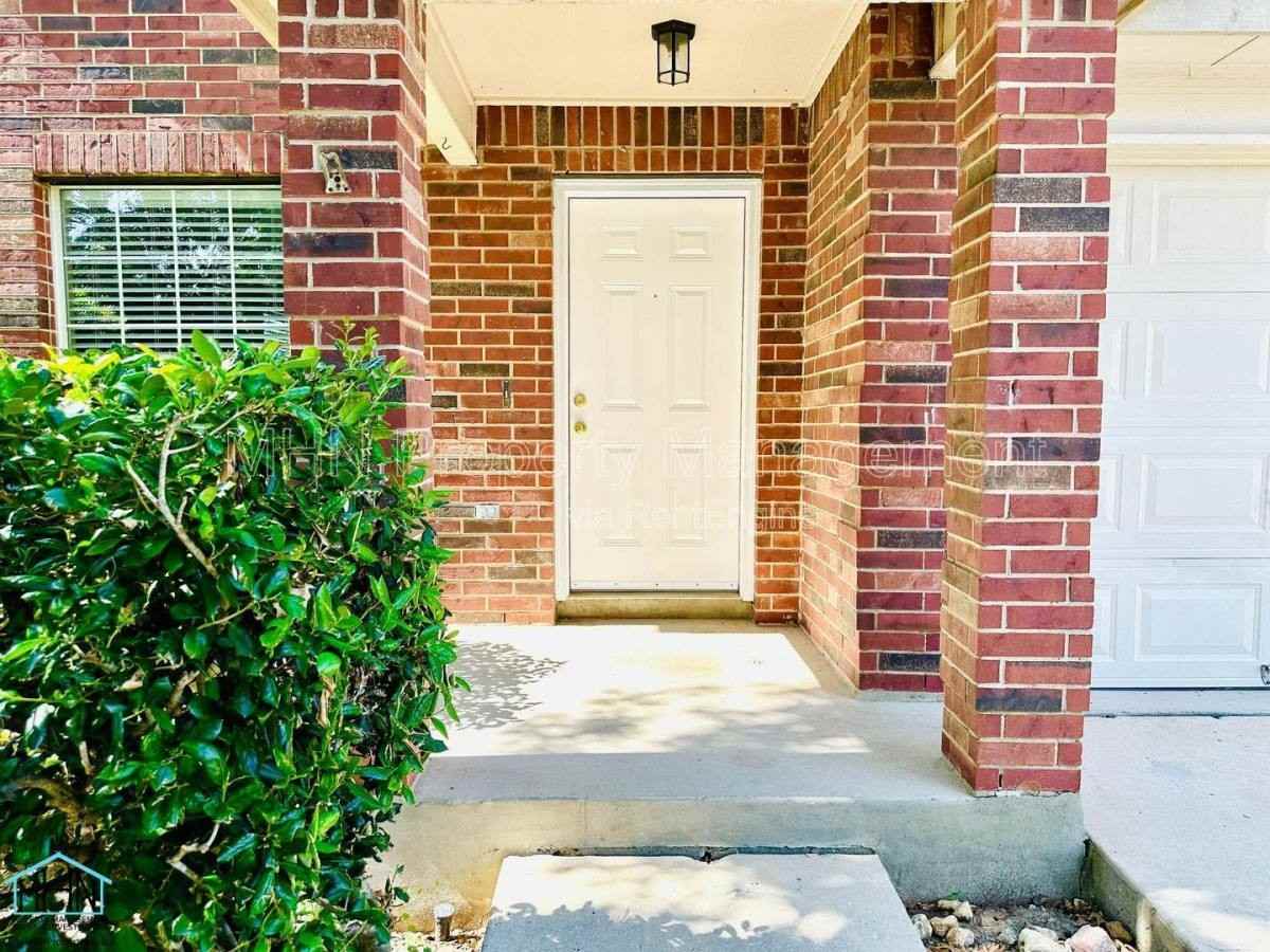 8914 Roaring Spgs - Photo 3 of 10