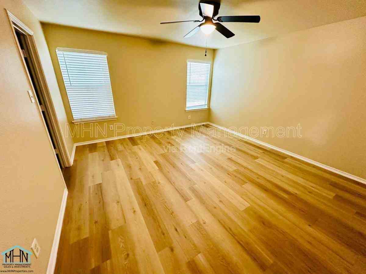 8914 Roaring Spgs - Photo 4 of 10