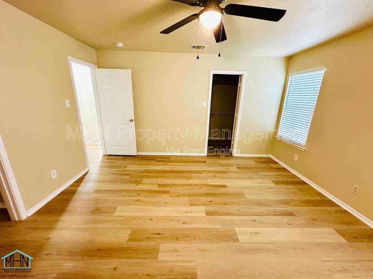 8914 Roaring Spgs - Photo 6 of 10