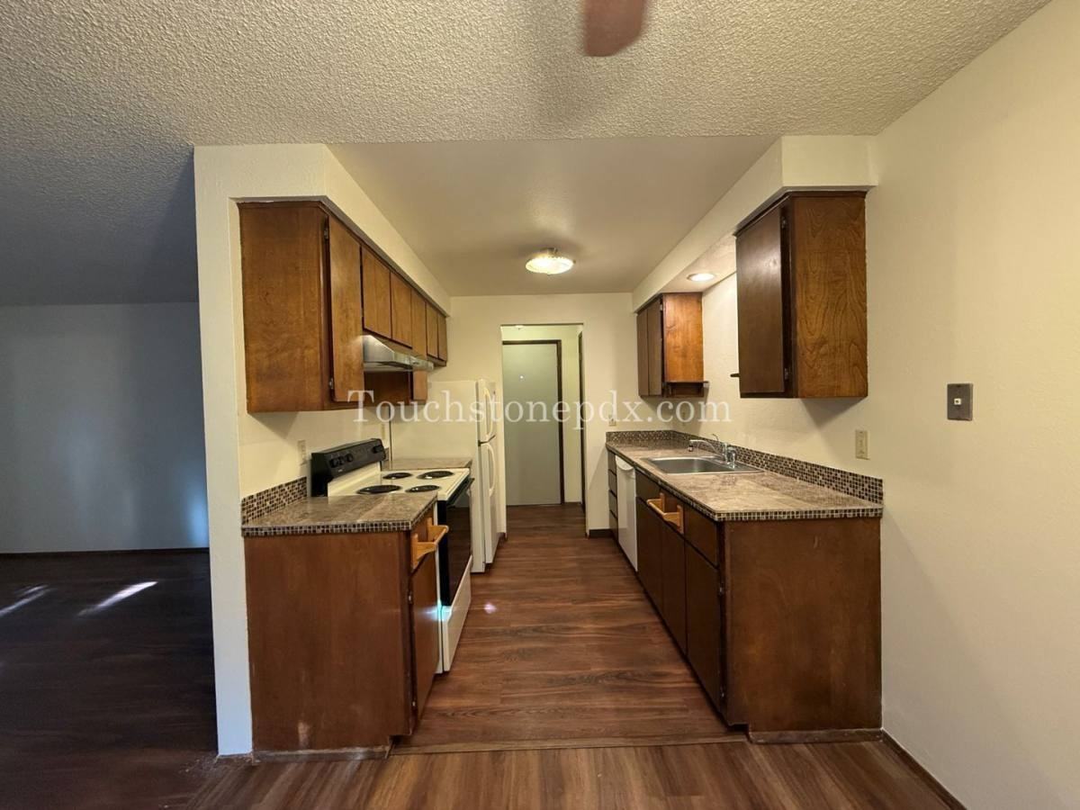 1411 Se 130th Ave - Photo 7 of 10