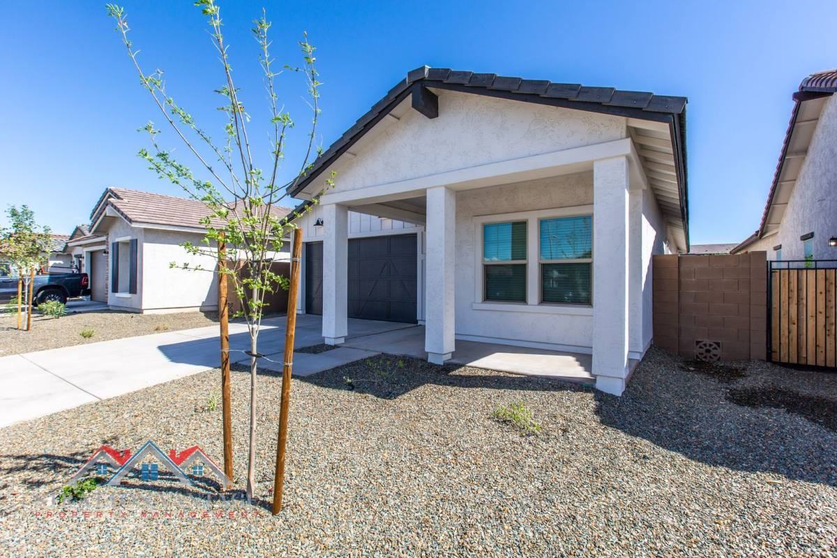 7439 S 76th Dr - Photo 2 of 10